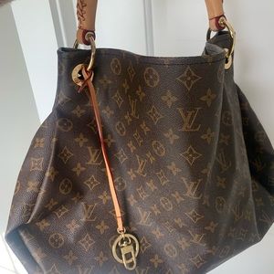 Louis Vuitton Artsy Bag!